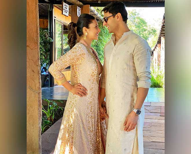 tv actress divyanka tripathi stylish looks