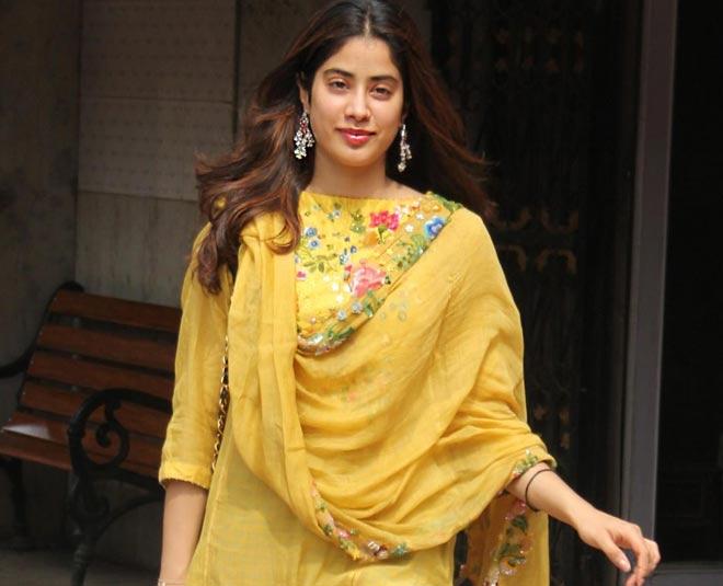 janhvi kapoor boat neck