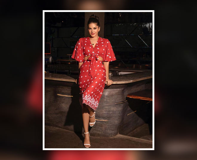 sunny leone red look inside