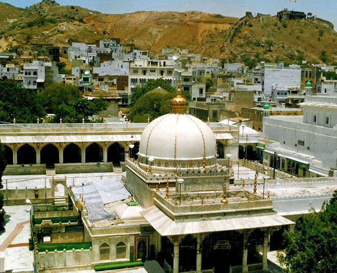 know about famous dargahs in india inside