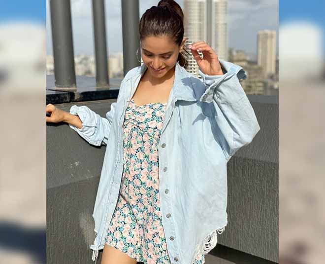 aamna sharif short dress fashion inside