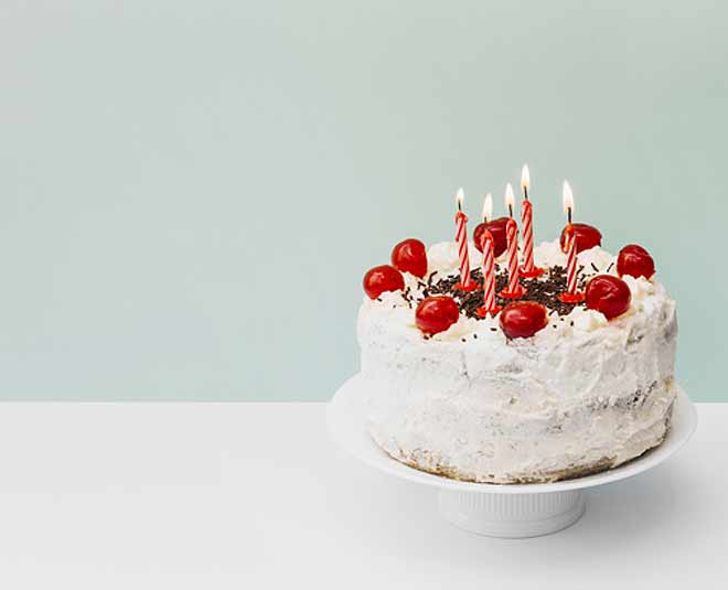 cake decoration tools inside