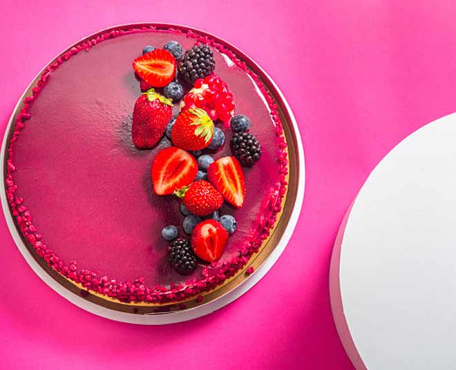 cake decoration tools inside