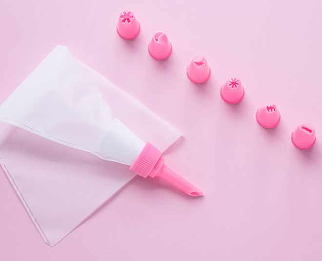 cake decoration tools inside