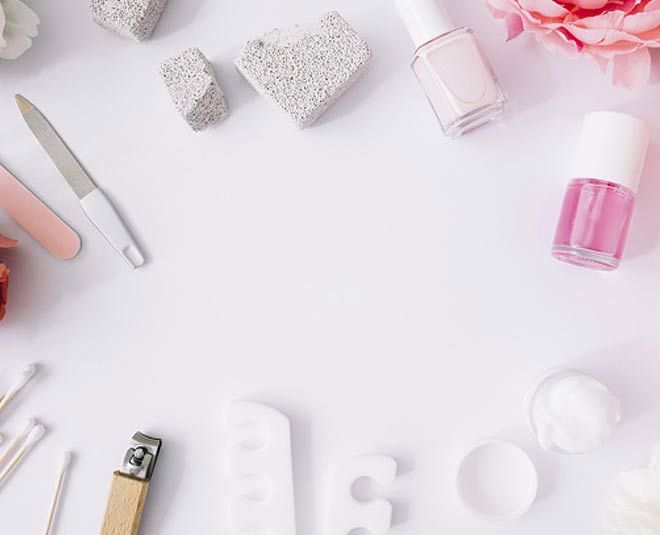 getting acrylic nails INSIDE