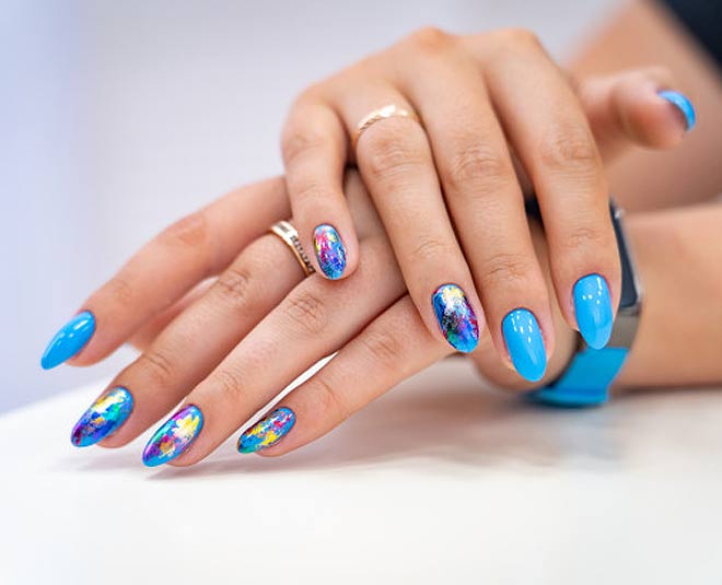 getting acrylic nails INSIDE