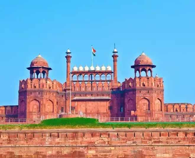 monuments in India most money from tourism redfort inside