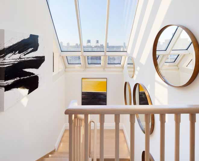 narrow staircase decorating ideas insi