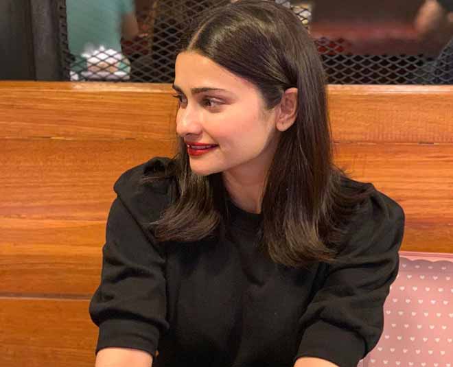 right hair parting according to your face shape inside