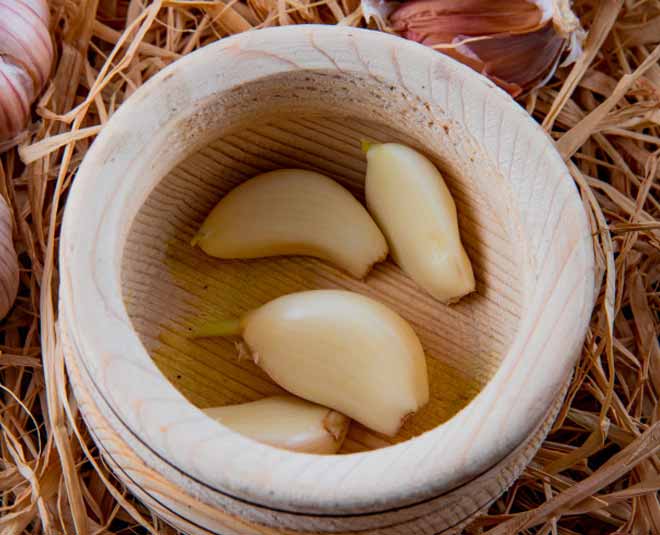storing peeled garlic