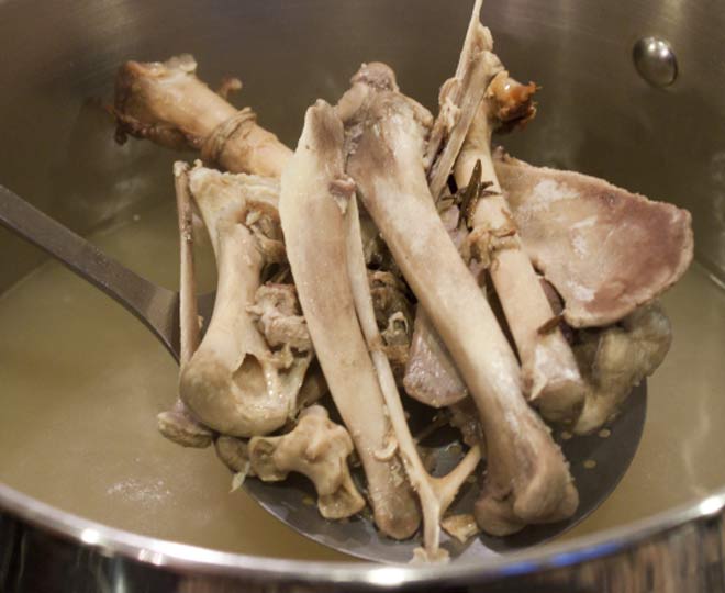 Bone Broth (Kharore Ka Soup Paye Ka Soup)