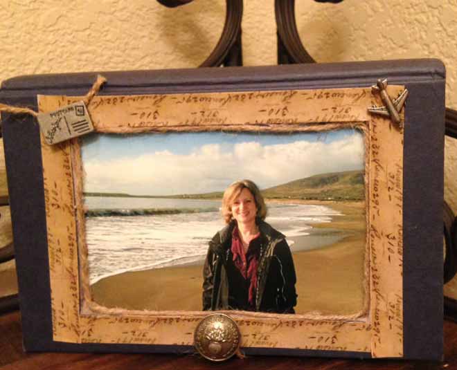 how to decorate house by reusing old books inside