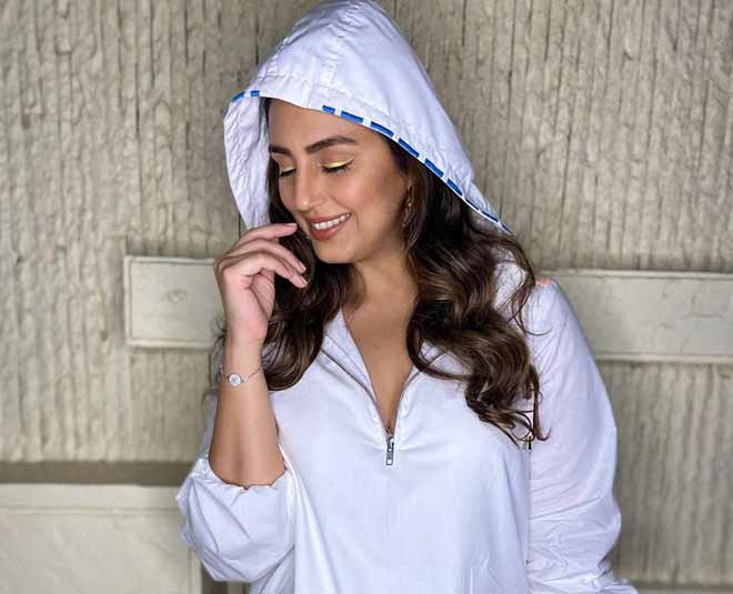 huma qureshi short dress look inside