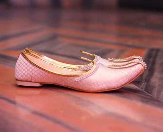 juttis and kolhapuri chappals Inside