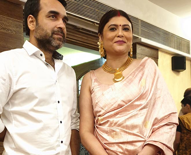 pankaj tripathi along with wife mridula tripathi