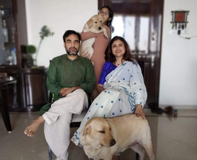 pankaj tripathi in his home