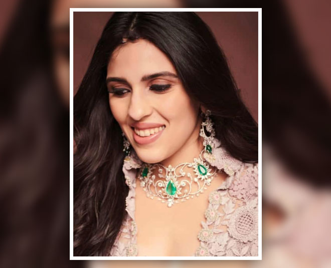 shloka mehta emerald set