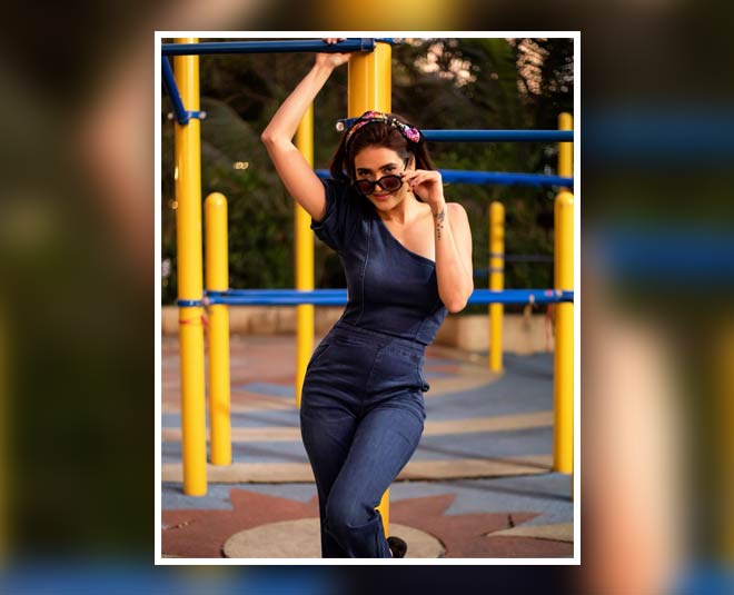 actresses in blue dress inside