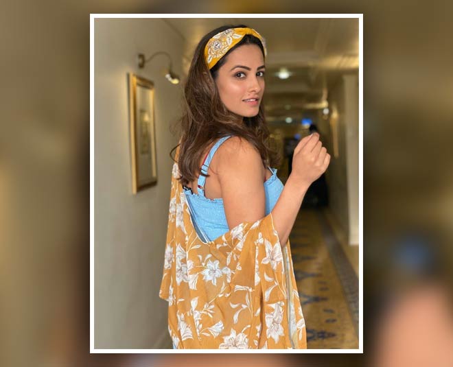 actresses in blue dress nside