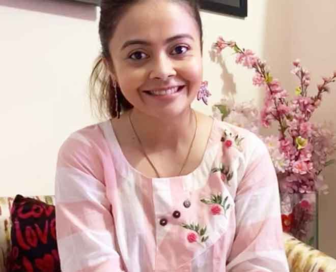 devoleena stylish earrings looks INSIDE