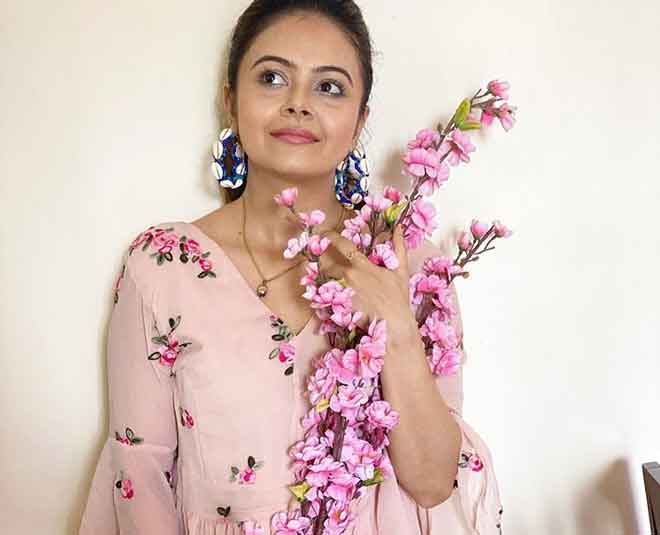 devoleena stylish earrings looks INSIDE