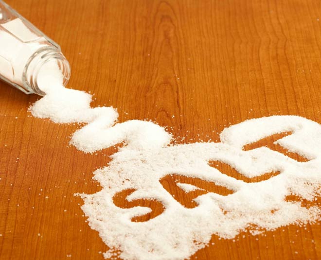 easy tips to clean wooden kitchen utensils inside