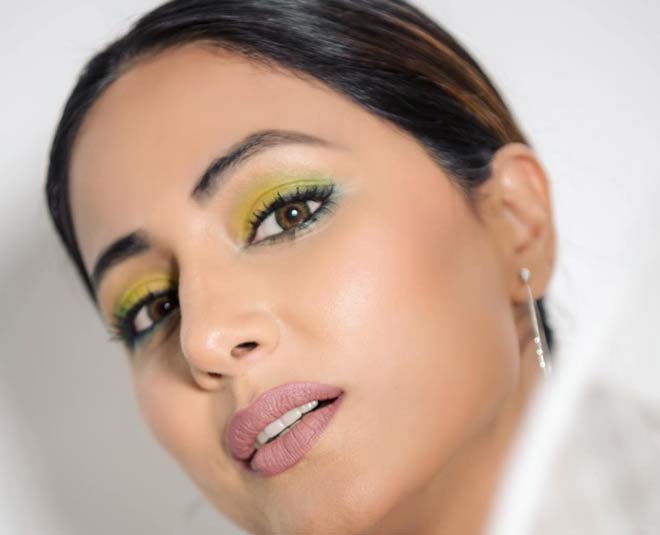 Hina Khan eyelook inside