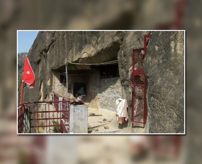 inside pathan koat place