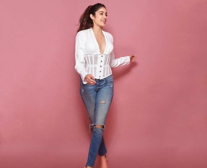 janhvi kapoor corset style