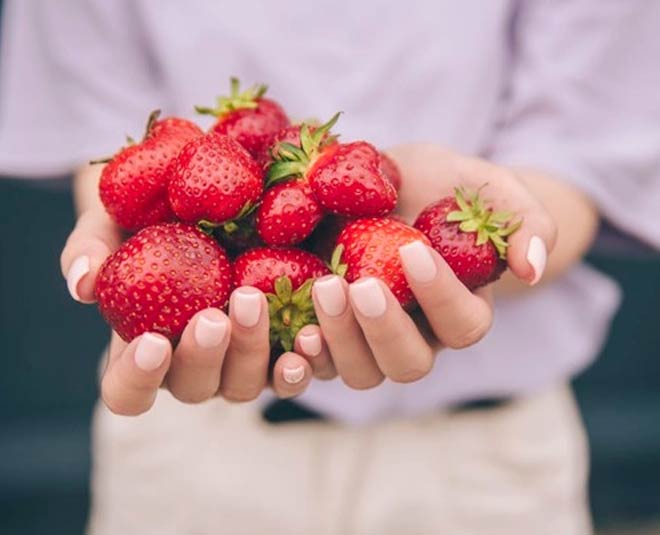 strawberry benefits for hair