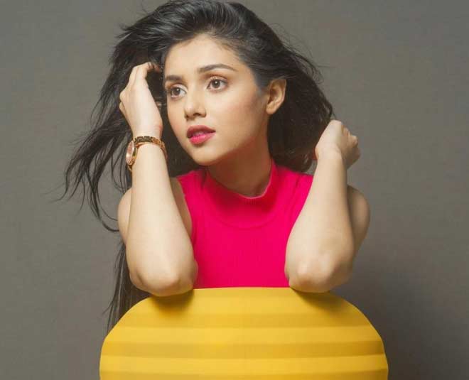 Actress Mallika Singh picture