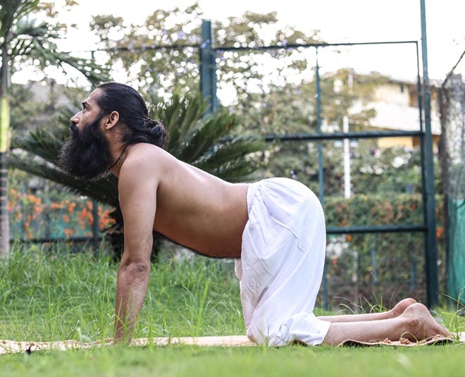 Adhomukhi Marjariasana