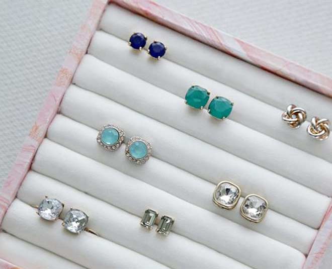 DIY Jewellery Organizer with old pillow