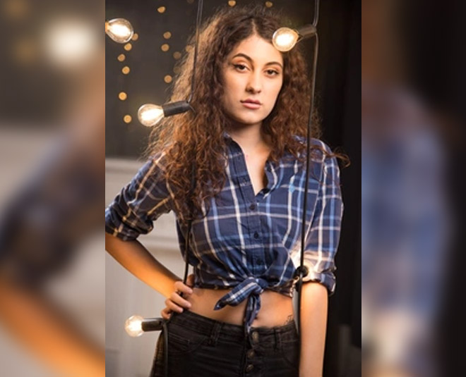 plaid shirt styling with jeans