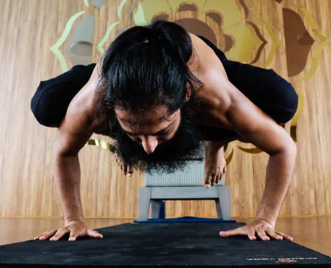 Bakasana for yoga trends
