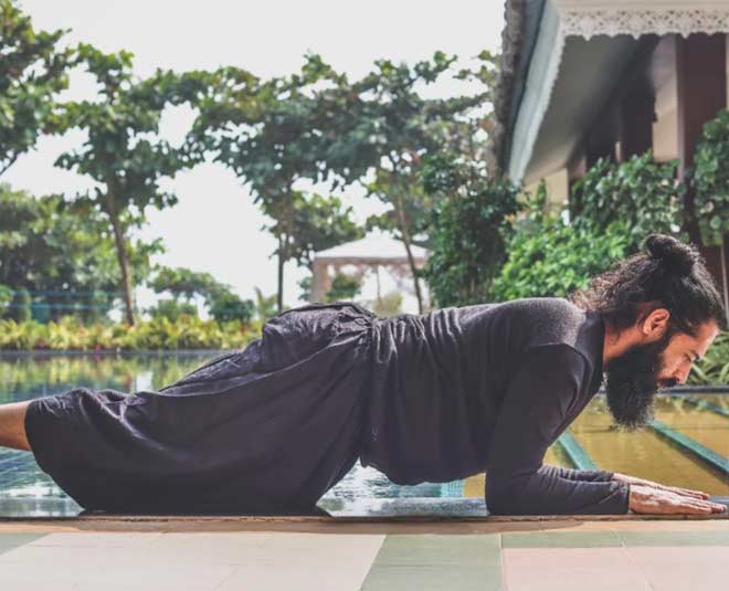 Kurpa Chaturanga Dandasana