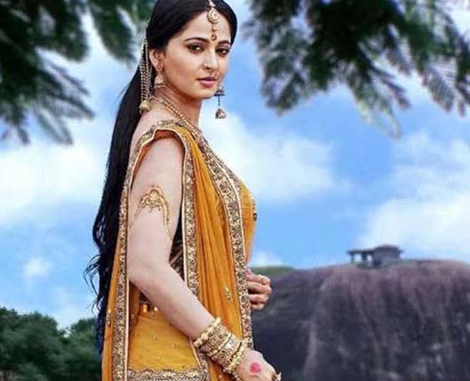 best blouse design of anushka shetty
