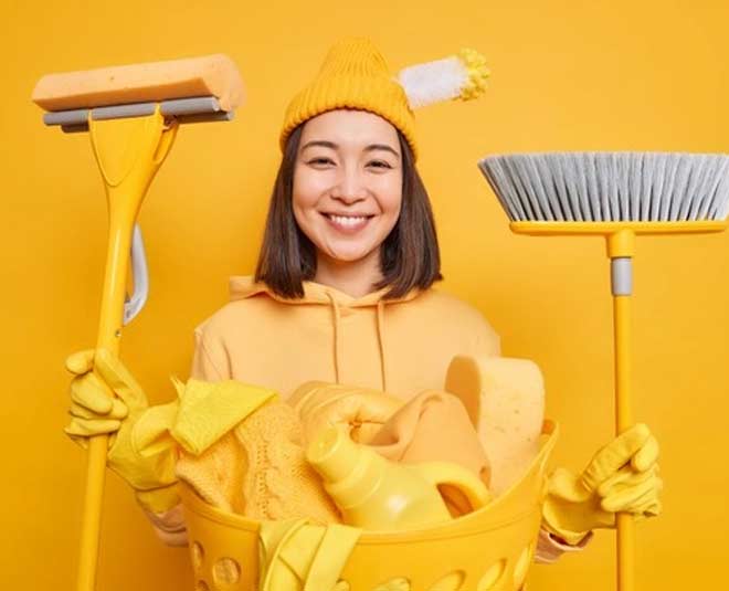 hide broom in christmas in norway