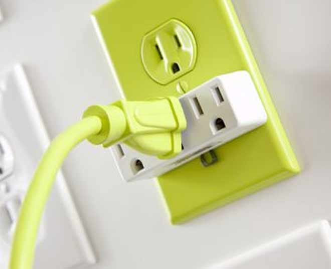 best way to clean electrica plugs inside