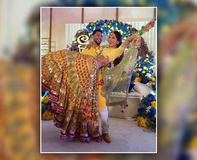 latest designer yellow lehenga catalogue