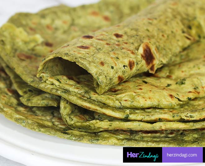 saag ka paratha