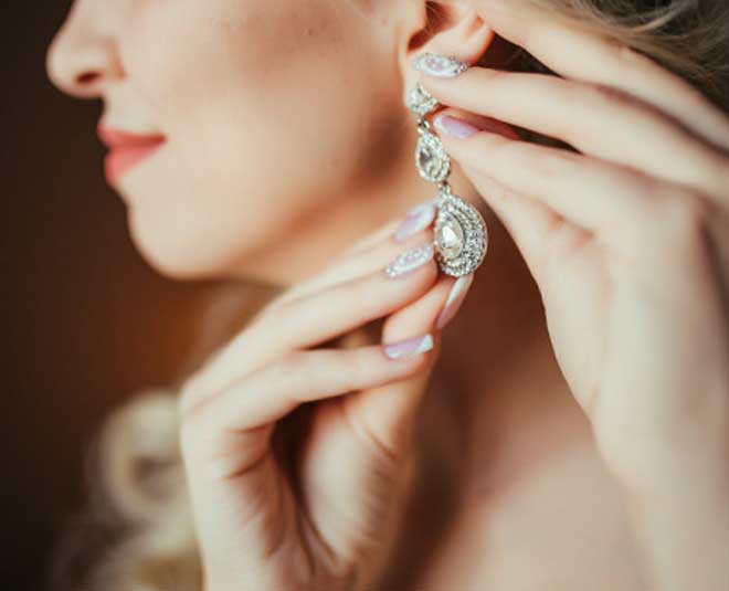 how to clean earings and neckles