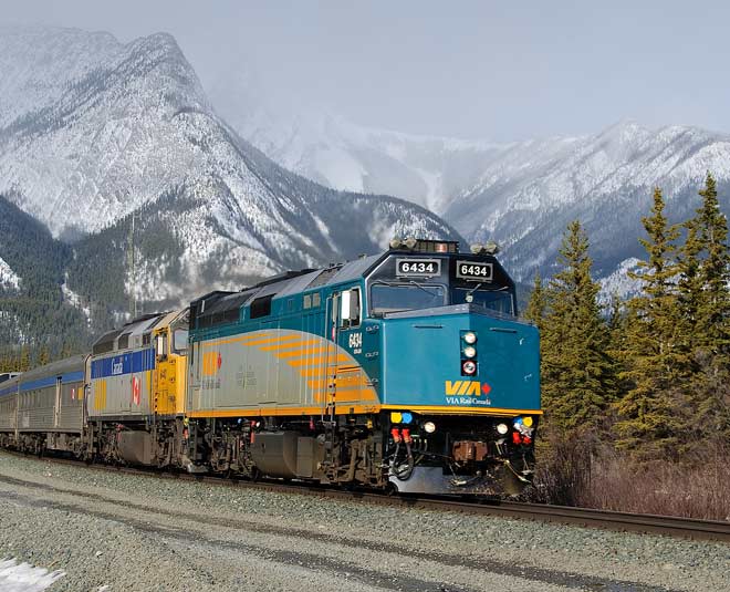 longest railway network canada