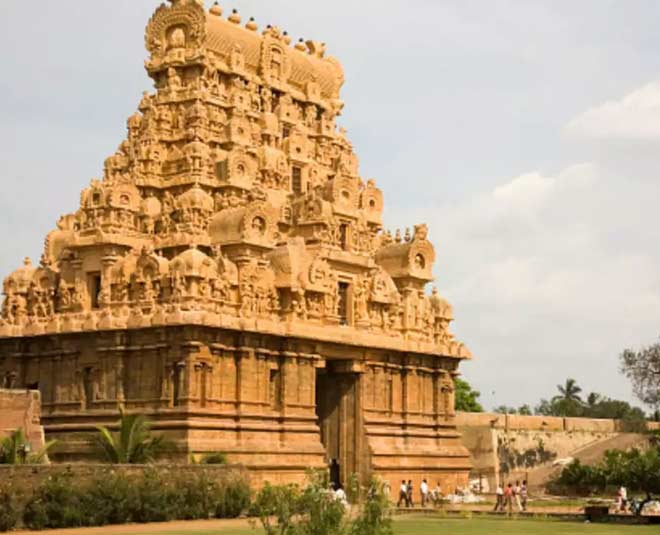 brihadeshwara temple secrets inside
