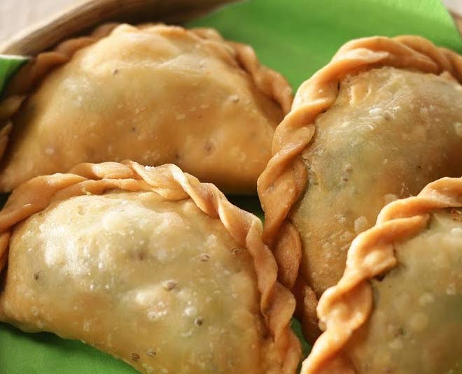 green peas gujiya