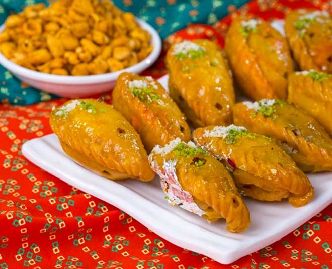 how to make gujiya