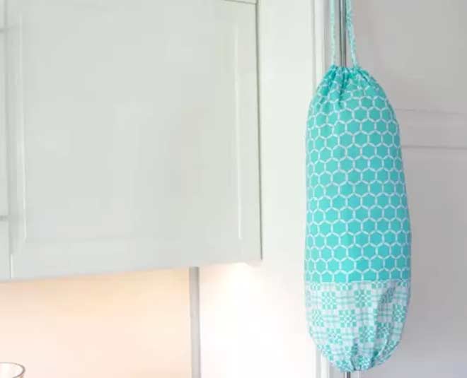 some brilliant ways to store plastic bags inside