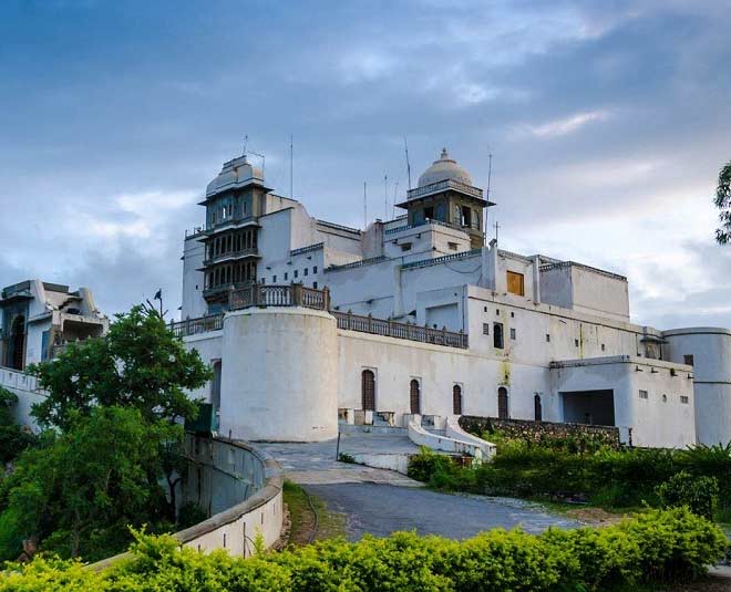 history of monsoon palace udaipur inside