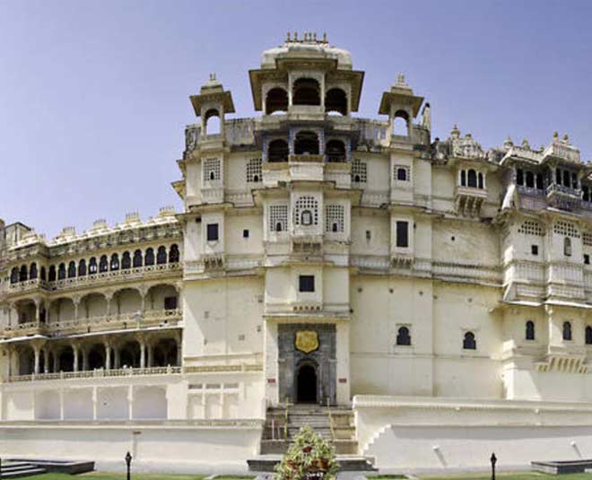 history of monsoon palace udaipur inside