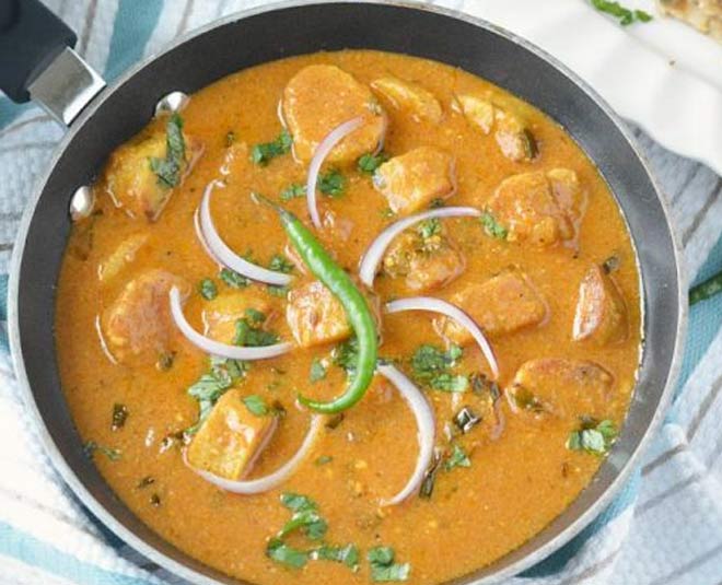 inside  gatte ki sabji